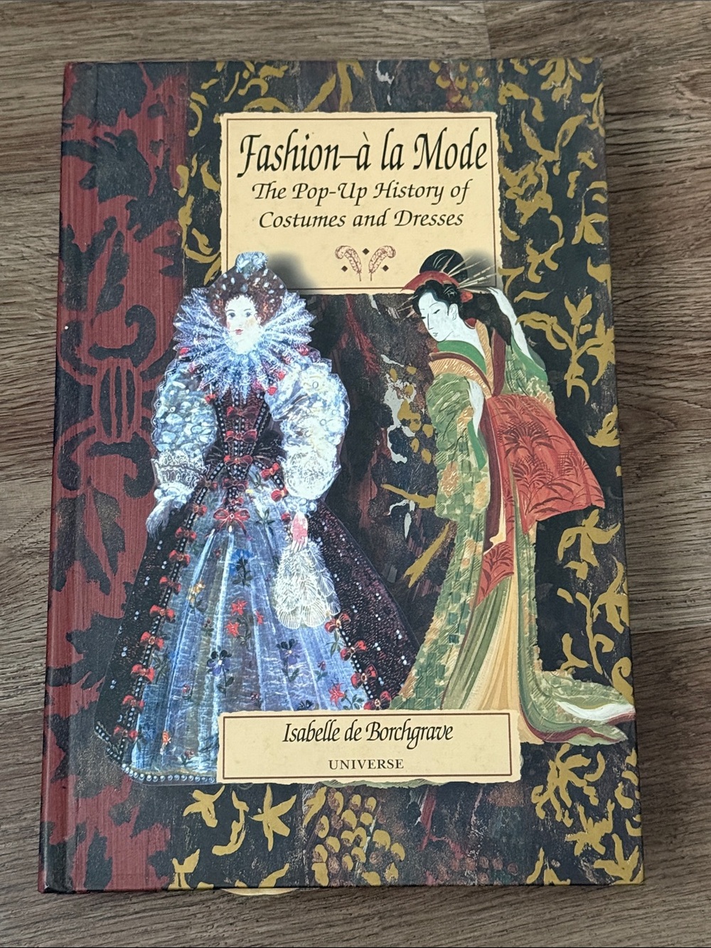 Fashion à la Mode: The Pop-Up History of Costumes and Dresses Hardcover